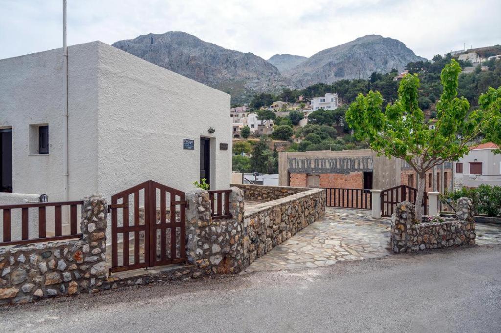 Pelagos Seafront Accommodation - George Myrties Exterior photo