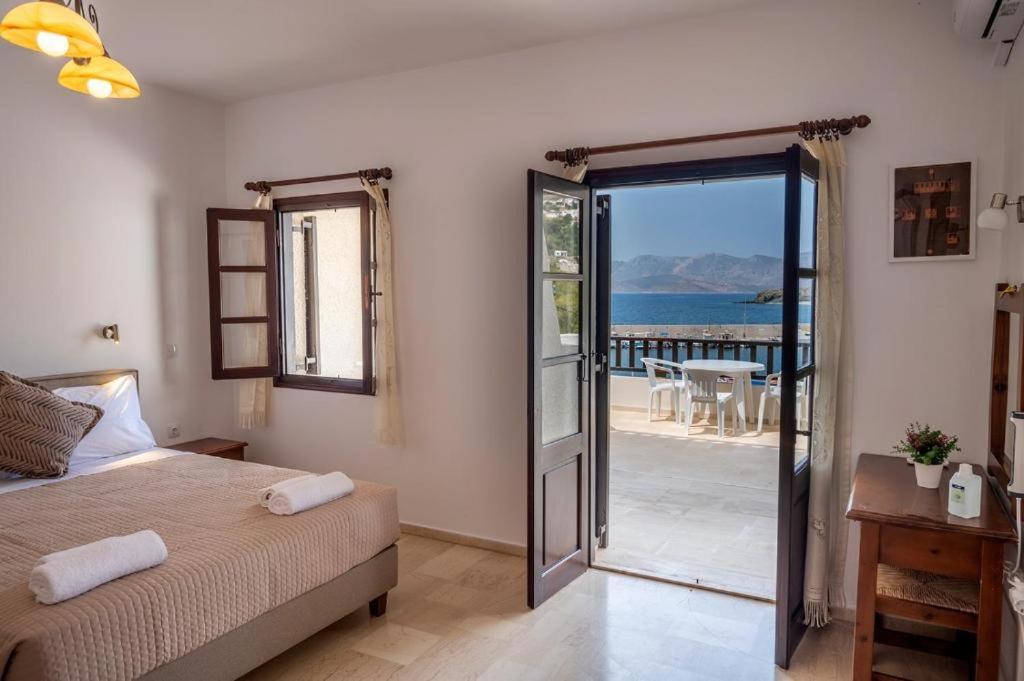 Pelagos Seafront Accommodation - George Myrties Exterior photo